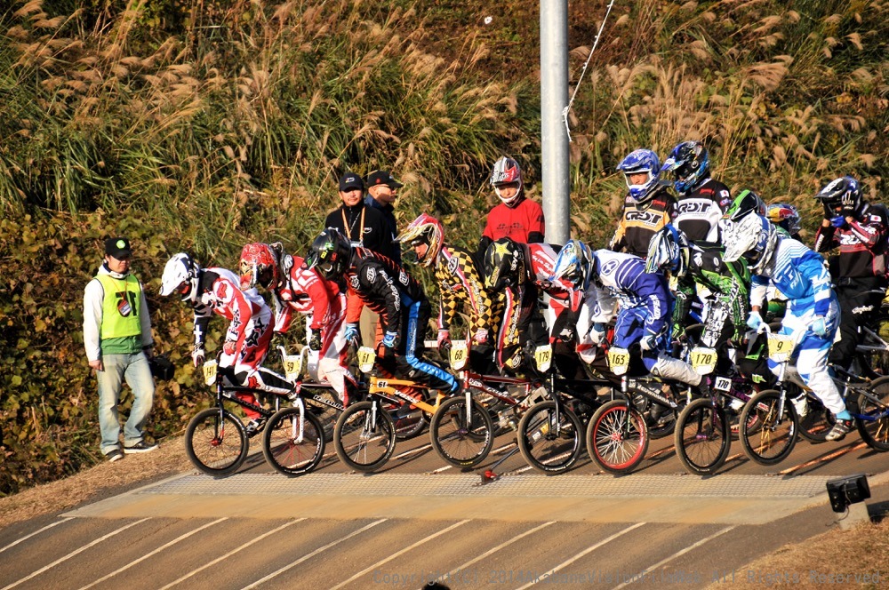 2014伊豆BMX国際／JBMXFシリーズ最終戦VOL2：マスターズ、30オーバー決勝　動画あり_b0065730_22423373.jpg
