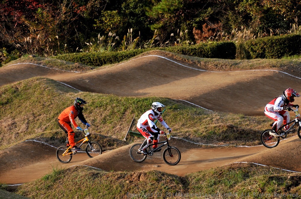 2014伊豆BMX国際／JBMXFシリーズ最終戦VOL2：マスターズ、30オーバー決勝　動画あり_b0065730_22503763.jpg