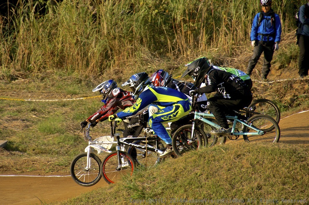 2014伊豆BMX国際／JBMXFシリーズ最終戦VOL2：マスターズ、30オーバー決勝　動画あり_b0065730_22543780.jpg