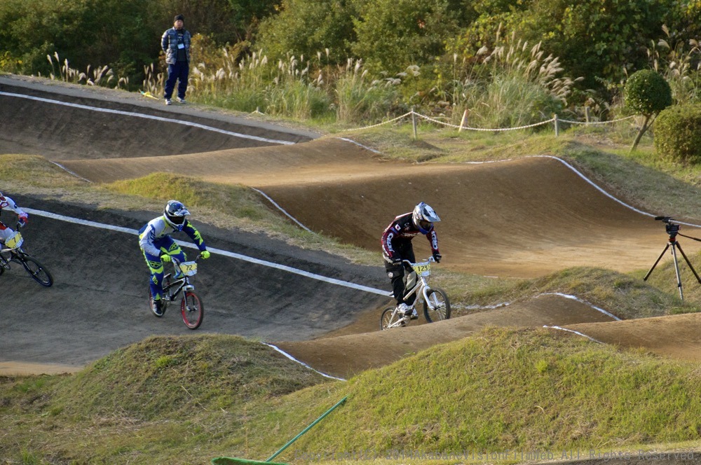 2014伊豆BMX国際／JBMXFシリーズ最終戦VOL2：マスターズ、30オーバー決勝　動画あり_b0065730_2305193.jpg