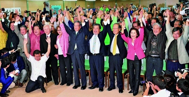 沖縄県知事選 翁長さん圧勝_b0190576_00024996.jpg