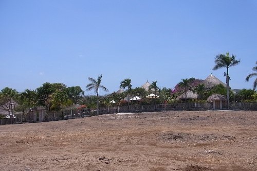 10ウン年ぶりに Balangan Beachの波打ち際で大騒ぎ (’14年10月)_f0319208_19122487.jpg