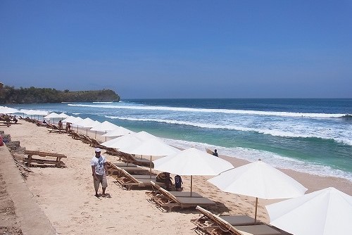 10ウン年ぶりに Balangan Beachの波打ち際で大騒ぎ (’14年10月)_f0319208_1925377.jpg