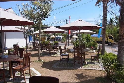 Naturela Cafe, Homestey に泊まる @ Jl.Labuan Sait, (\'14年10月)_f0319208_5184954.jpg