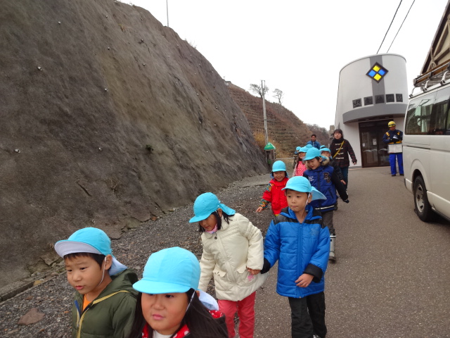 電車に乗って 鮭見学に行ってきました!_d0166047_1410951.jpg
