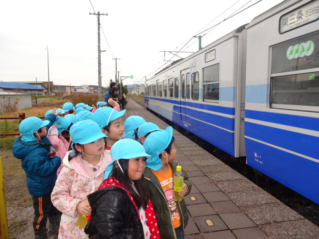 電車に乗って 鮭見学に行ってきました!_d0166047_14325693.jpg