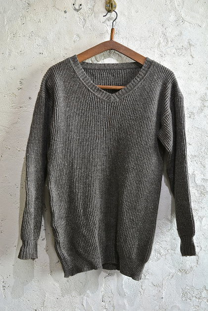 Swedish army 40\'s v-neck knit_f0226051_1333978.jpg