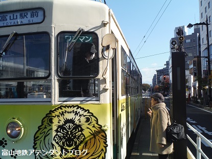富山地方鉄道の路面電車の運転士_a0243562_11382714.jpg