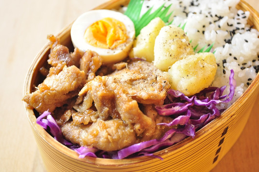玉ネギタレの豚肉弁当_b0171098_8512111.jpg