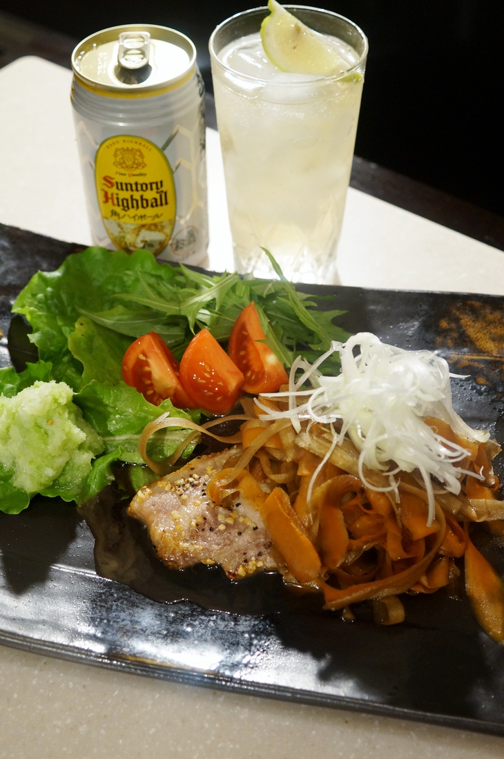 【トンテキのコッテリ甘辛金平かけ　辛み大根下ろし添え】角ハイボールにピッタリなおつまみです♪_b0033423_2392825.jpg