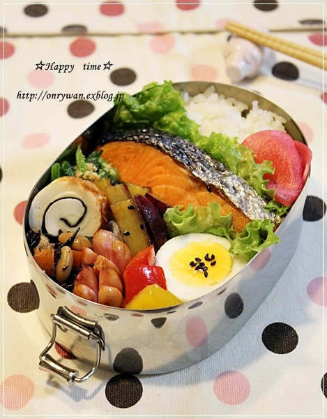 鮭弁当とほうれん草とベーコンのキッシュ♪_f0348032_18555600.jpg