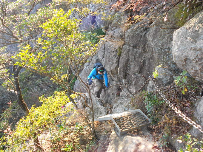 青螺山～黒髪山～後黒髪縦走　シーズン最後の紅葉を楽しむ_a0206345_22112252.jpg