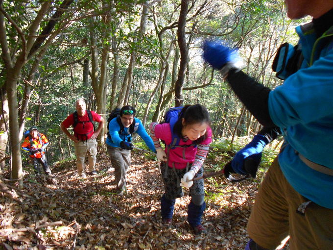 青螺山～黒髪山～後黒髪縦走　シーズン最後の紅葉を楽しむ_a0206345_2324246.jpg