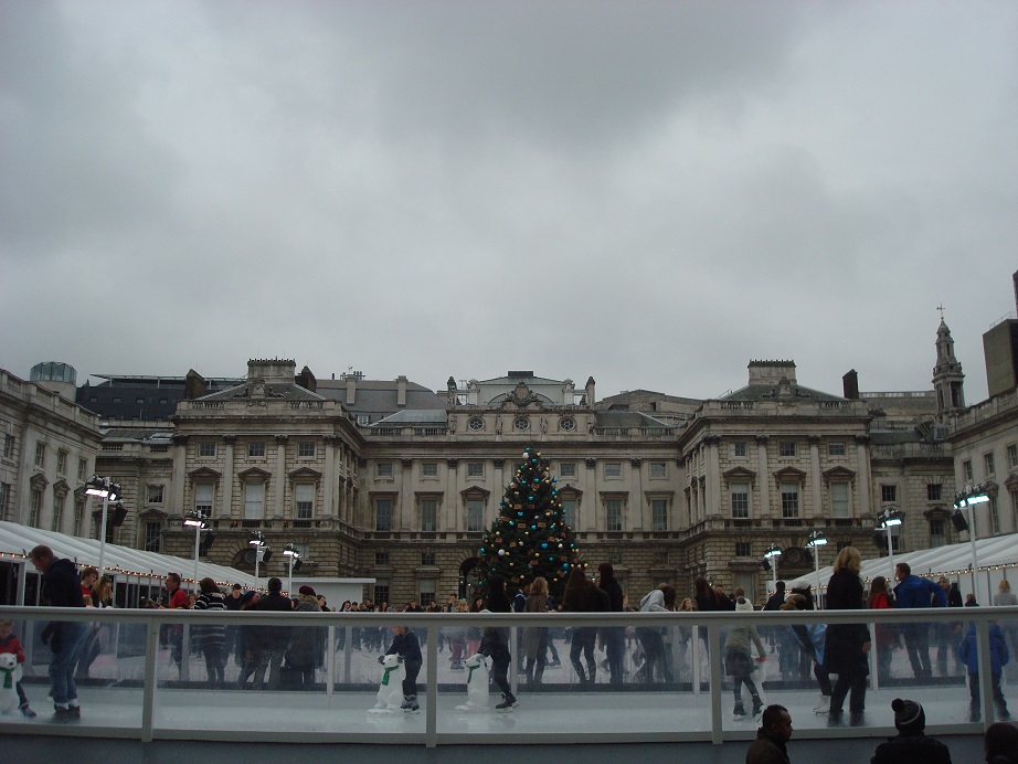 カツアゲくらった白熊くん@サマセット・ハウス ロンパラ!(LONDON パラダイス)