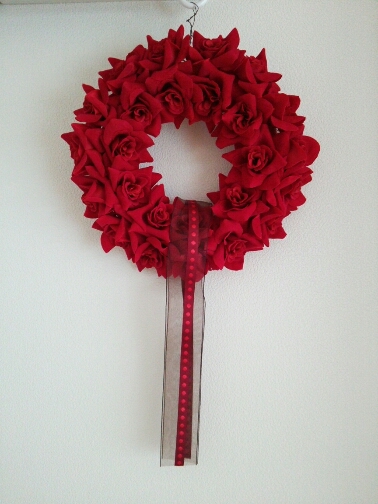 真っ赤な薔薇のリース_a0264383_15575491.jpg