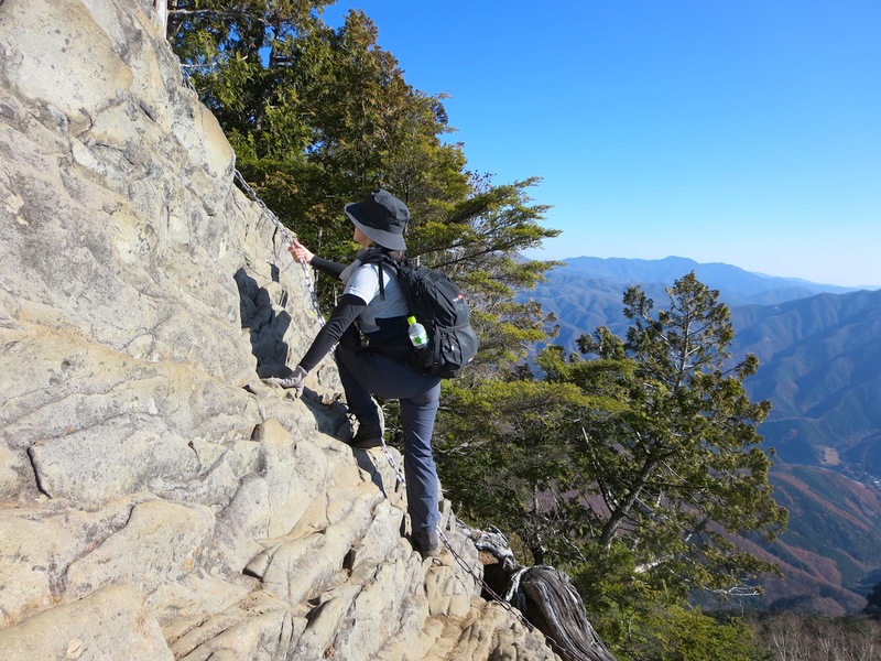 青空と岩の乾徳山！_a0165316_22555035.jpg