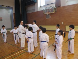 日曜空手 新琴似・新川教室 メダルと賞状の授与_c0118332_14255650.jpg