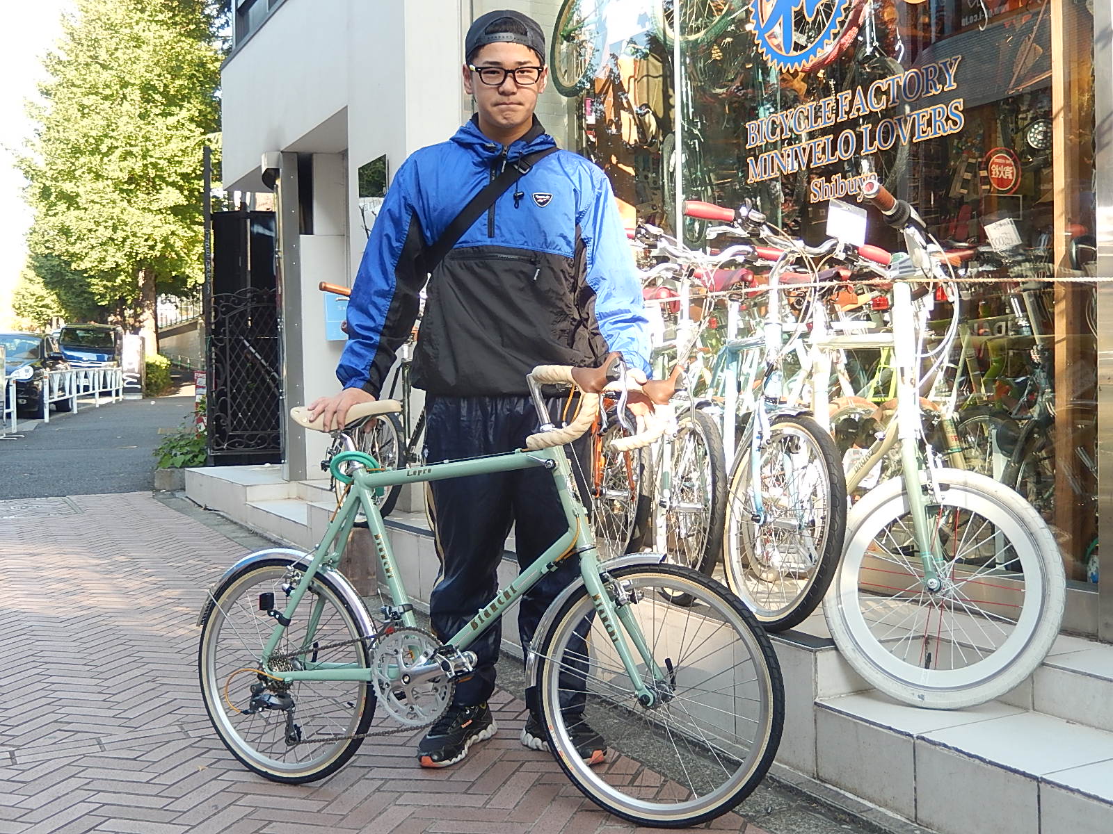 11月23日 渋谷 原宿 の自転車屋 FLAME bike前です_e0188759_1574115.jpg