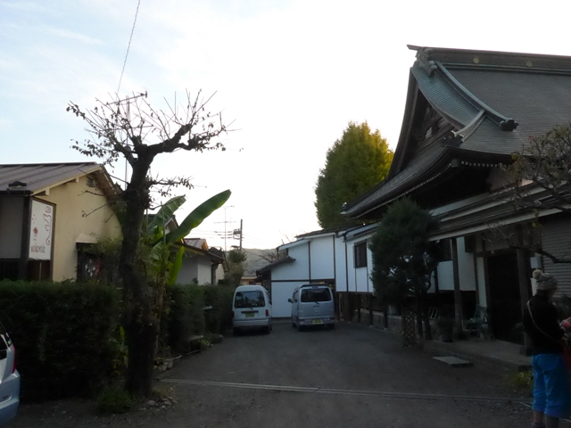 青梅「カフェ ニューギニ」へ行く。_f0232060_12182637.jpg