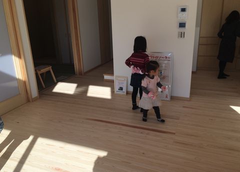 「OMソーラーの木の家」完成見学会を開催しました!_a0059217_17501668.jpg