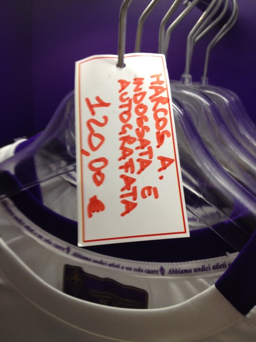 フィオレンティーナ直筆ユニフォームの値段は?_a0136671_2321650.jpg