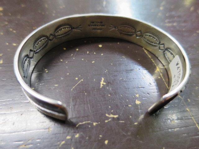 人気かつ稀少なTOP SILVER BANGLE ･･･ Michael Roanhorse 作品 etc... (^^♪_d0152280_20335824.jpg