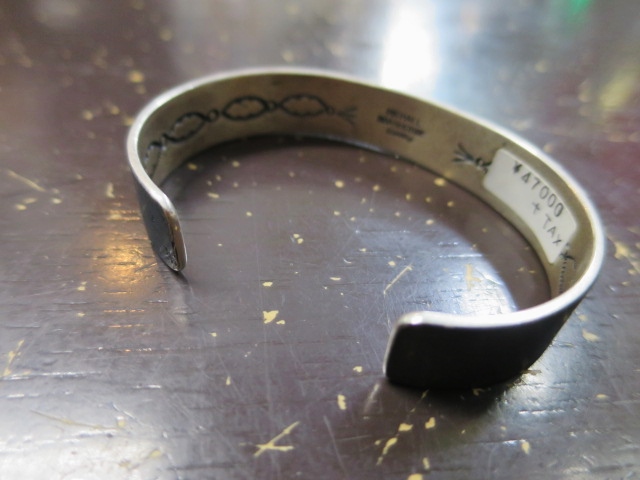 人気かつ稀少なTOP SILVER BANGLE ･･･ Michael Roanhorse 作品 etc... (^^♪_d0152280_20365428.jpg