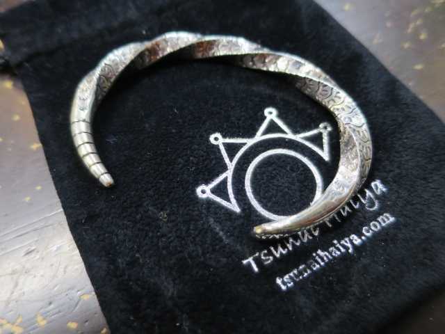 人気かつ稀少なTOP SILVER BANGLE ･･･ Michael Roanhorse 作品 etc... (^^♪_d0152280_219942.jpg