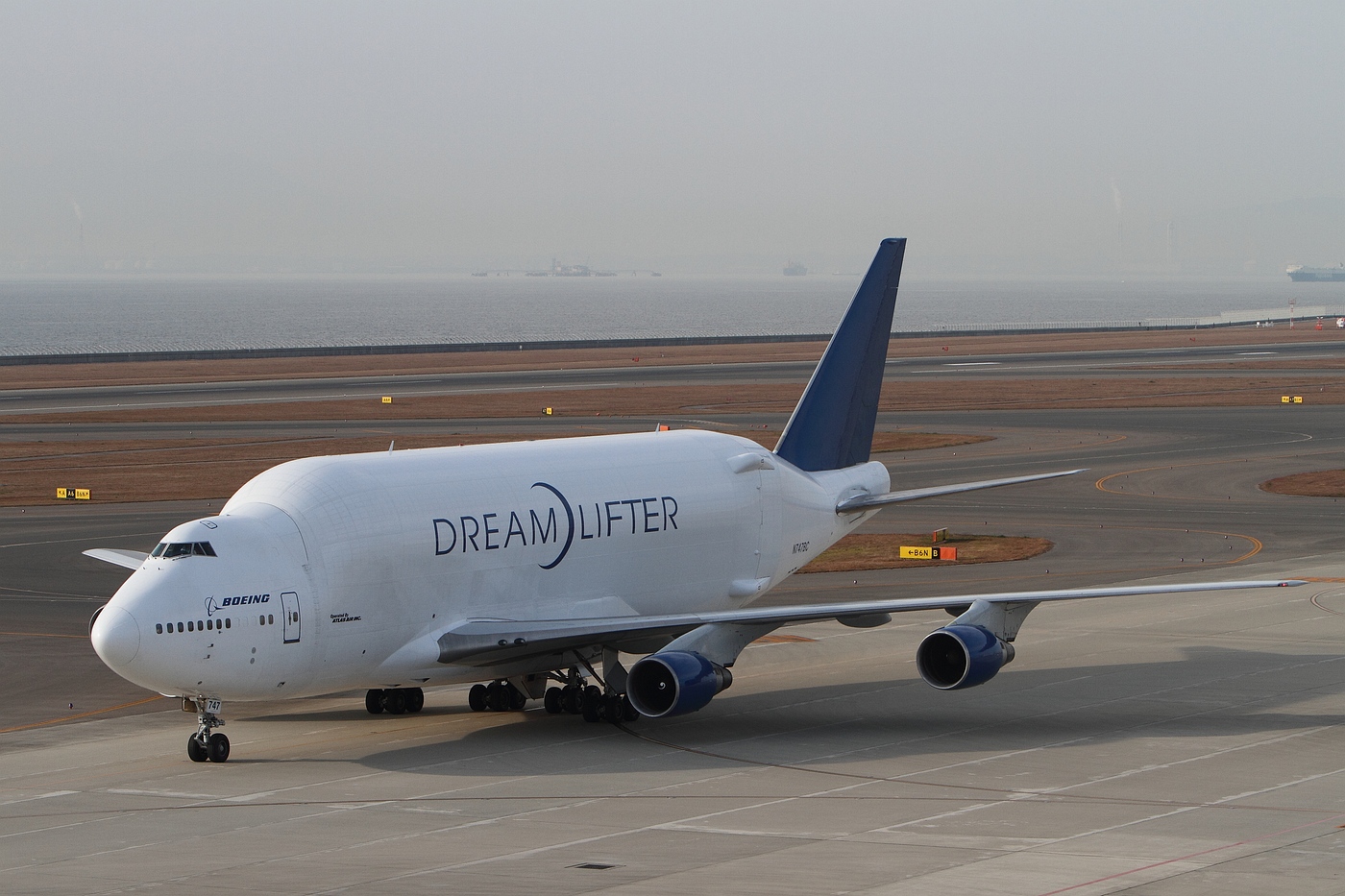人気の贈り物が大集合 747-400LCF 「ドリームリフター」 ~セントレア Part3 : EOS と 航空機・ヘリコプター