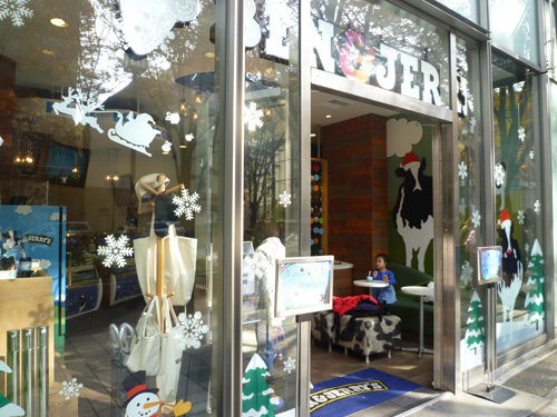 【閉店】Ben & Jerry\'s (ベン&ジェリーズ) 表参道ヒルズ店_c0152767_2239419.jpg