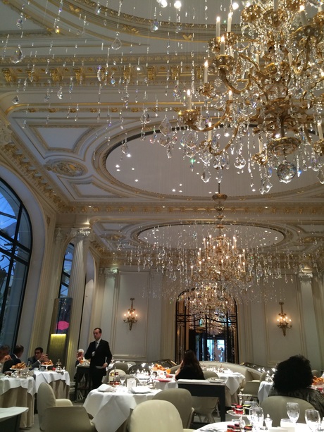 宿泊していないホテルで朝食を Hotel Plaza Athenee Paris おフランスの魅力 宿泊していないホテルで朝食を Hotel Plaza Athenee Paris おフランスの魅力