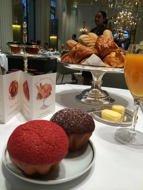 宿泊していないホテルで朝食を Hotel Plaza Athenee Paris おフランスの魅力 宿泊していないホテルで朝食を Hotel Plaza Athenee Paris おフランスの魅力
