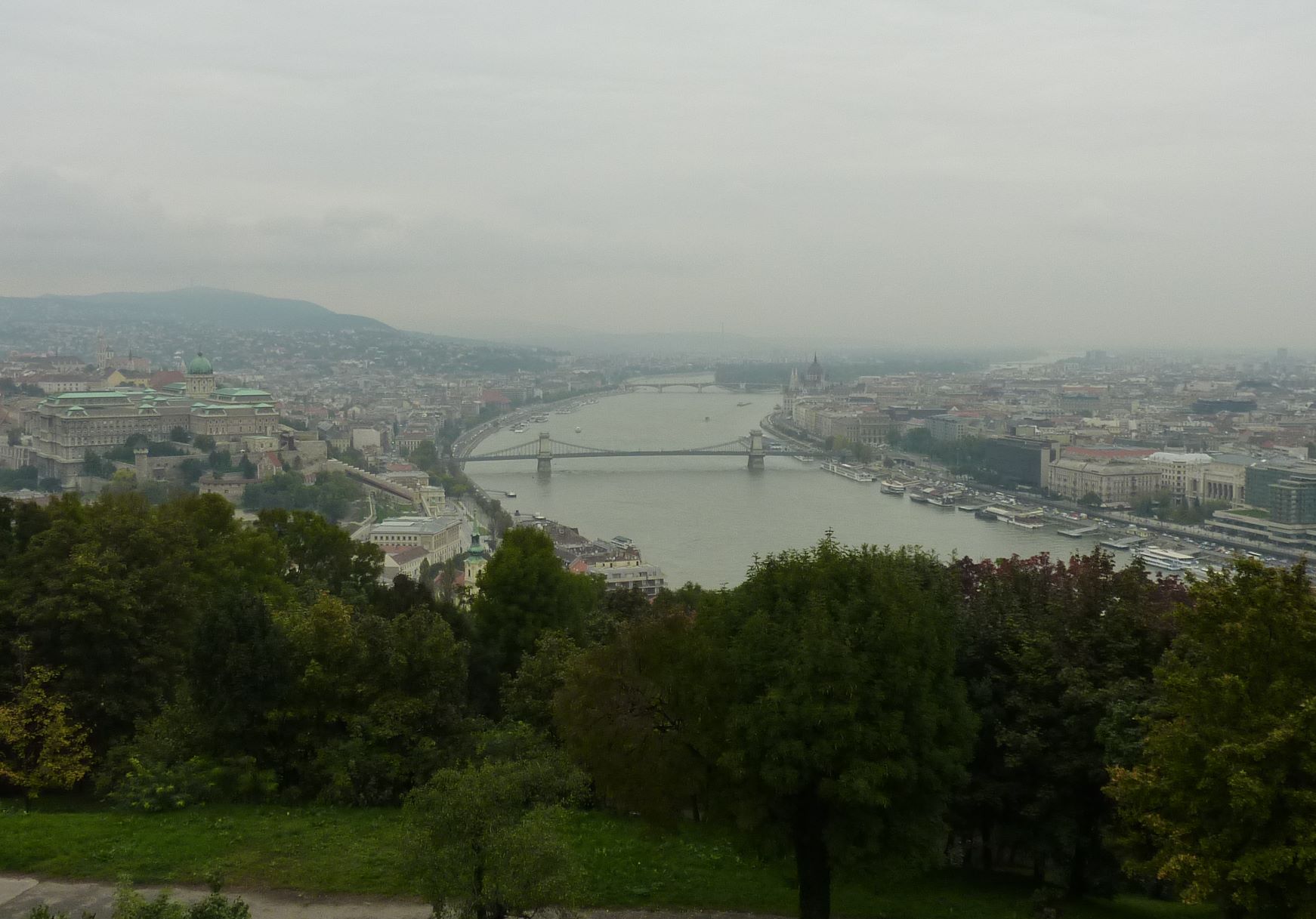 ハンガリーツアー記 ２８ ブダペスト市内観光 ゲッレールトの丘と中央市場 今日もいろいろ