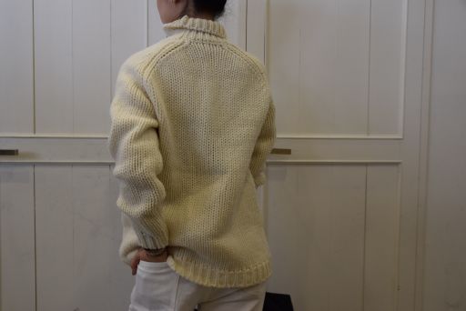 white　knit　　、、、、　　_b0110582_18575118.jpg