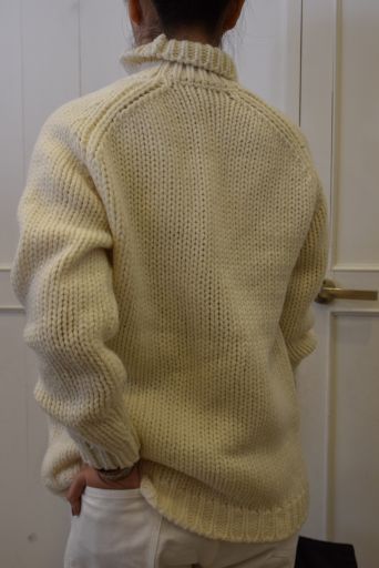 white knit 、、、、 _b0110582_18581618.jpg
