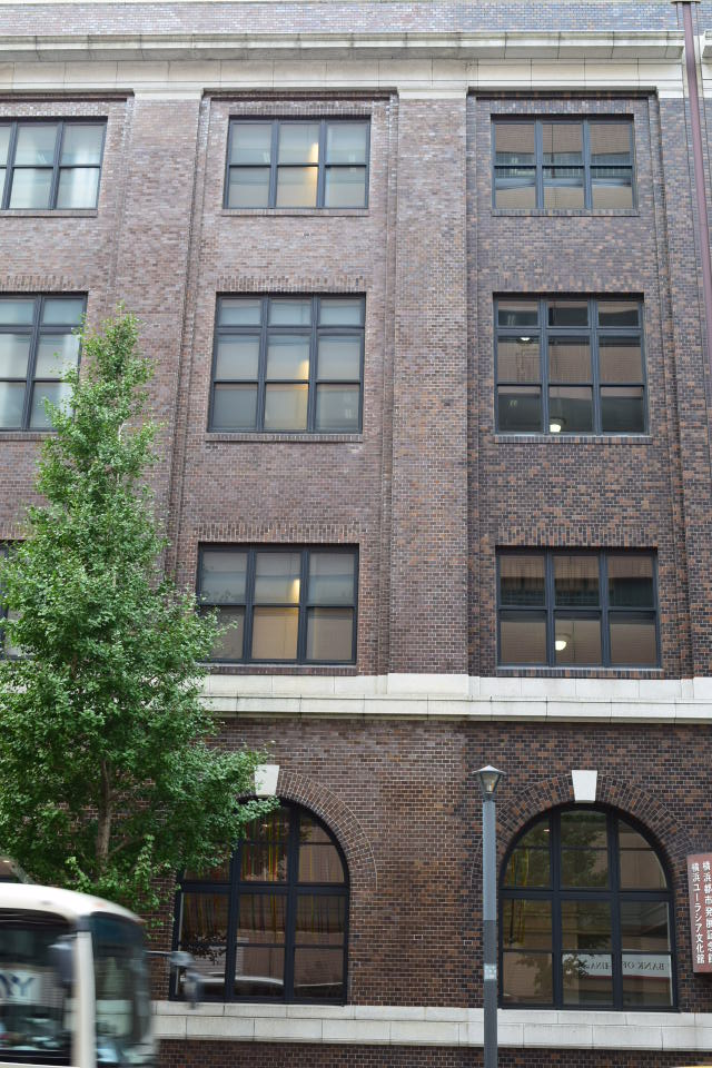 旧横浜市外電話局(昭和モダン建築探訪)_f0142606_2005379.jpg