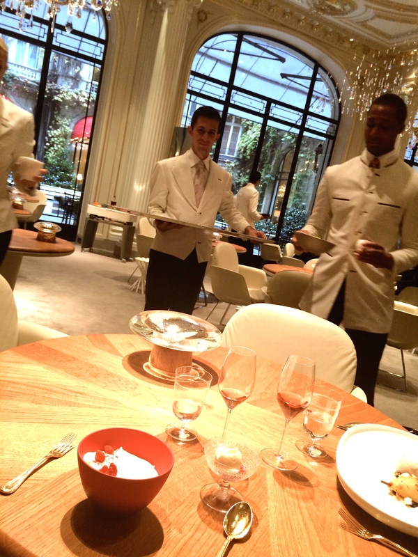 Alain Ducasse au Plaza Athénée - アランデュカス・オ・プラザ・アテネでランチ_a0231632_2037125.jpg