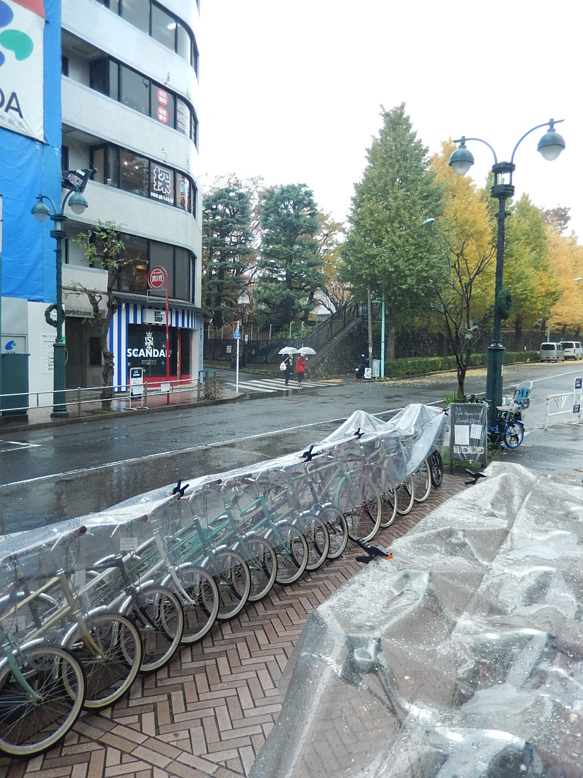 11月29日 渋谷 原宿 の自転車屋 FLAME bike前です_e0188759_11591831.jpg
