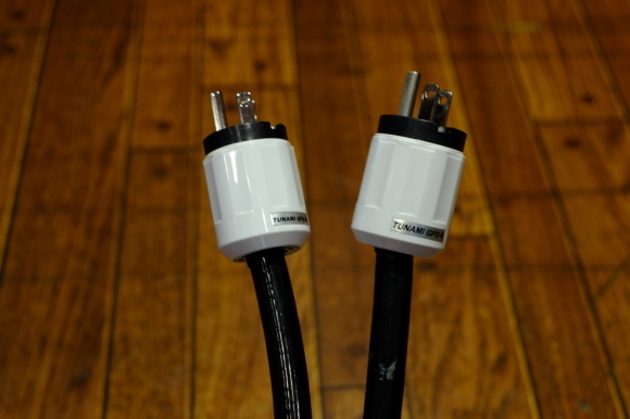 oyaide オヤイデ tsunami ツナミ 黒っぽかっ GPX 電源ケーブル oyaide オヤイデ tsunami ツナミ 黒っぽかっ GPX 電源ケーブル