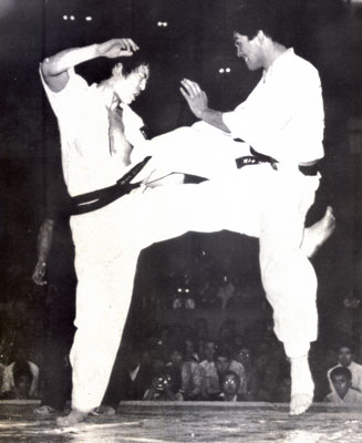 中山猛夫師範伝説 その① : 実戦カラテ 大阪拳友会