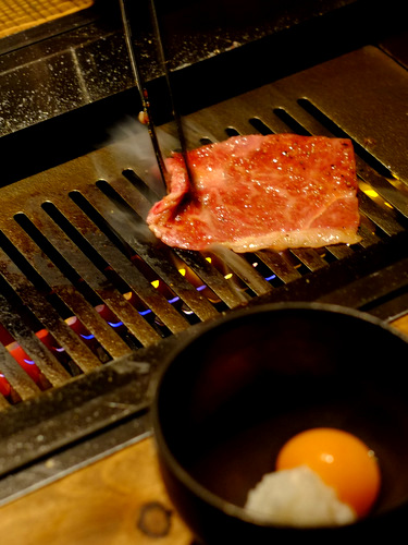 「表参道 KINTAN(金舌)の赤身肉のステーキ、肉専用黒ワイン・カーニヴォ」_a0000029_20265128.jpg