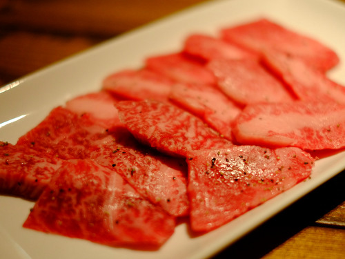 「表参道 KINTAN(金舌)の赤身肉のステーキ、肉専用黒ワイン・カーニヴォ」_a0000029_2094916.jpg