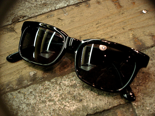 NEW : [RIVER SIDE] ORIGINAL \"SUNGLASSES\" !!_a0132147_22335324.jpg