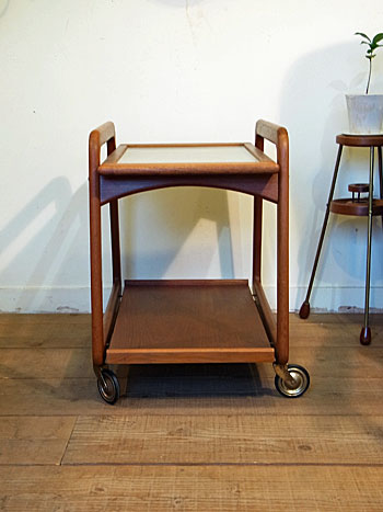 serving cart_c0139773_18565378.jpg