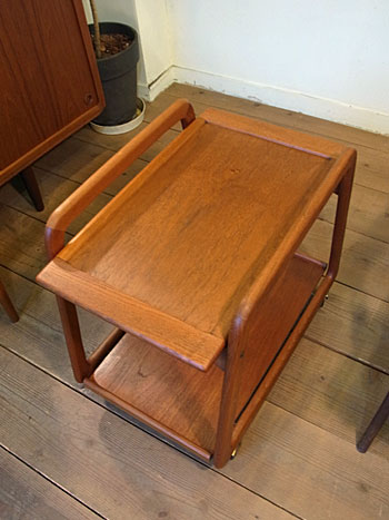 serving cart_c0139773_18571040.jpg