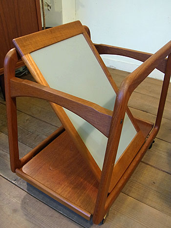serving cart_c0139773_18571992.jpg