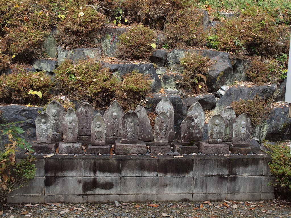 『弥勒寺と史跡弥勒寺跡と円空の墓・・・・・』_d0054276_20195483.jpg