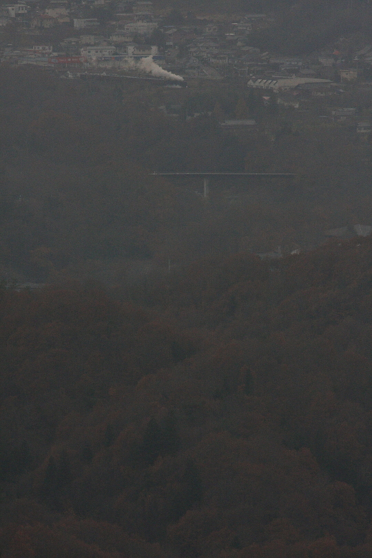 霞む渓谷の向こうの白煙 - 2014年紅葉・秩父 - _b0190710_23452515.jpg