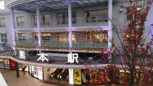 くまモンがサンタに変身しました♪ in 熊本駅_b0228113_11125428.jpg