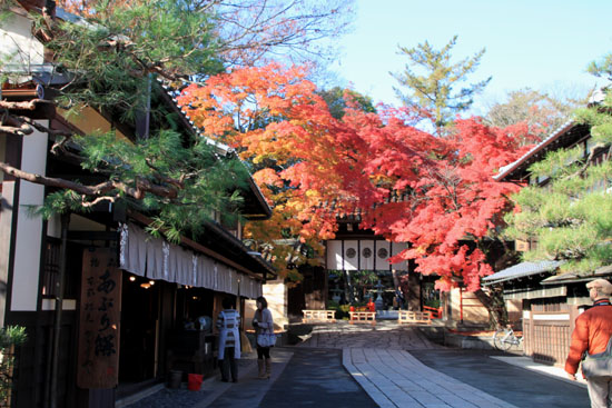 14紅葉めぐり 54 今宮神社_e0048413_19503411.jpg